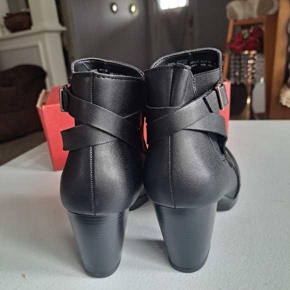 Andrea Black Ankle Booties - Picture 3 of 7